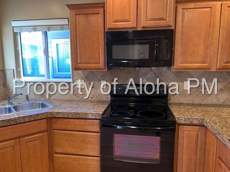 4542 W Brennen St - Photo 7 of 20