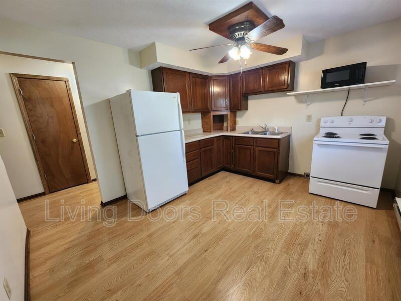 2601 N 58th St #3 - Photo 3 of 17