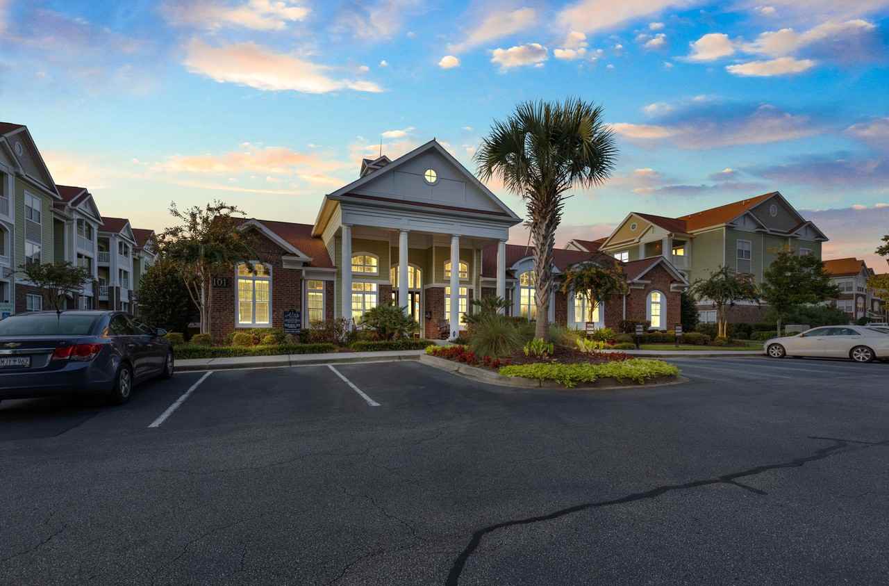 Alta Surf Apartments - Photo 2 of 10