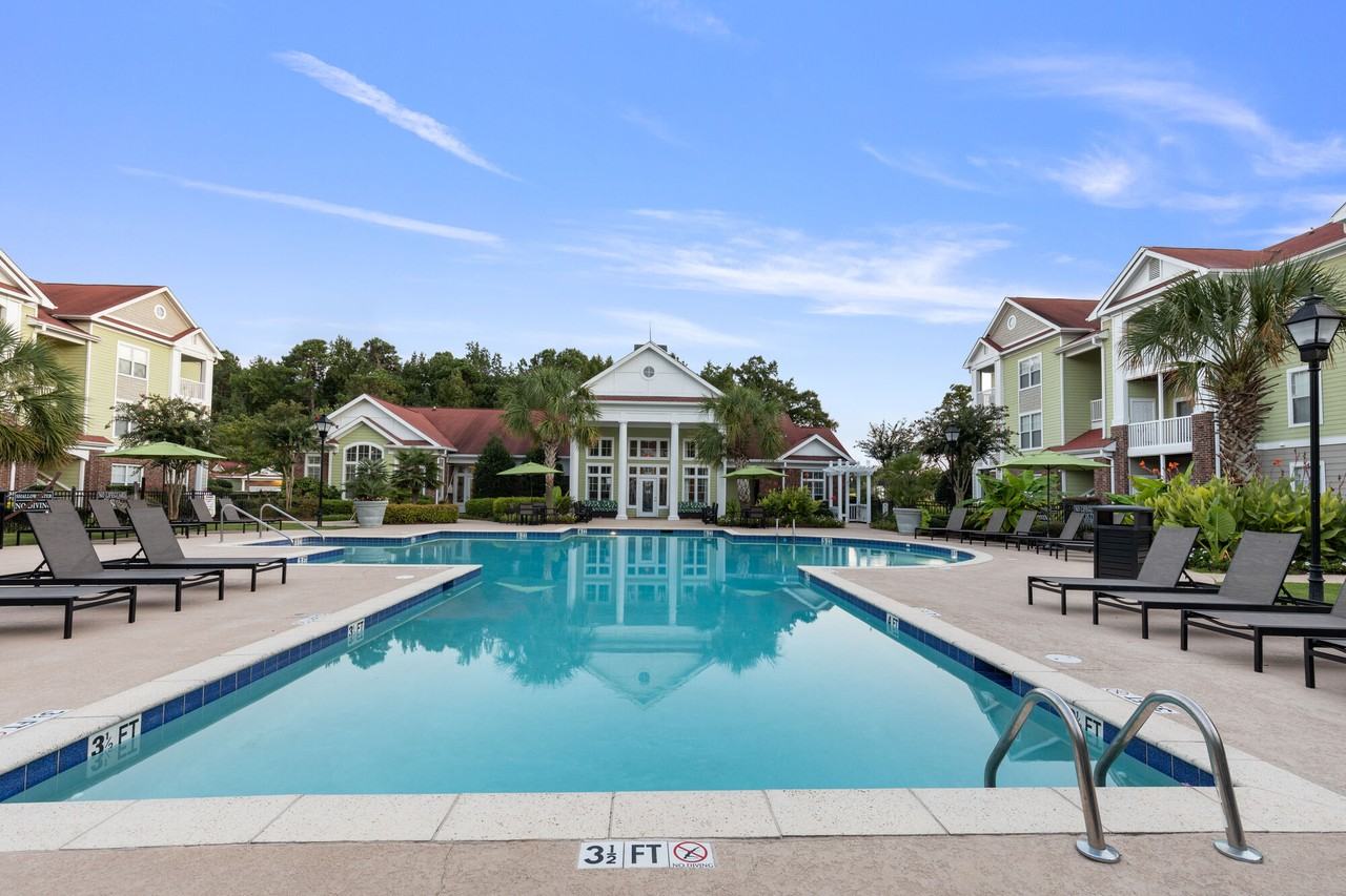 Alta Surf Apartments - Photo 3 of 10