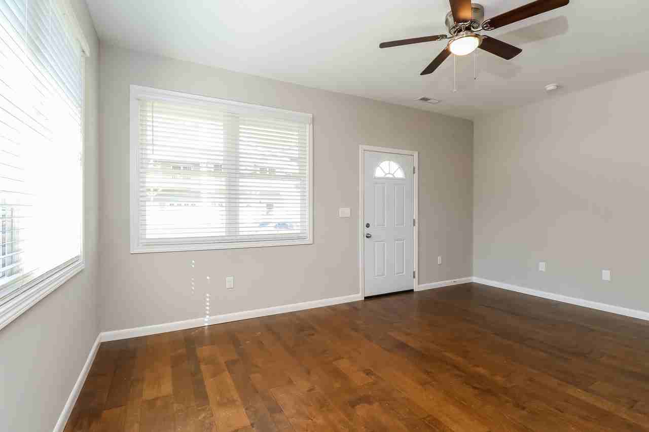 216 Sycamore Cove Lane - Photo 5 of 21