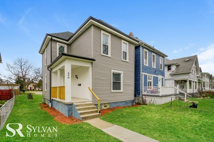 490 E Markison Ave - Photo 2 of 14