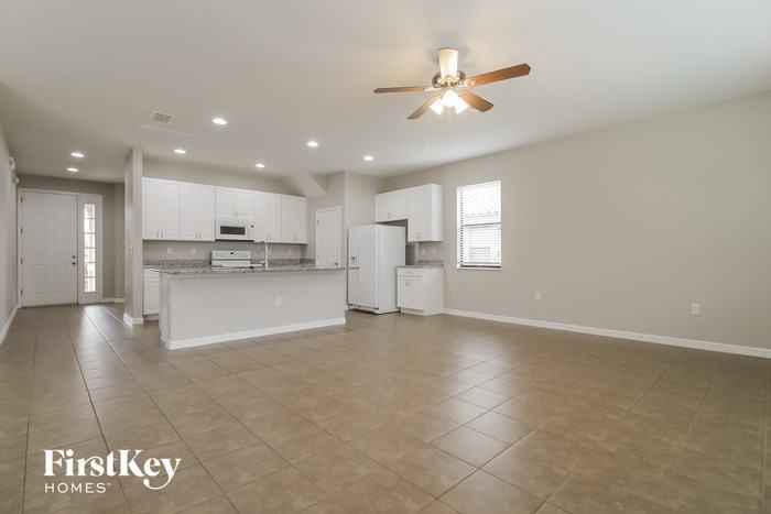 2525 Rosemont Cir - Photo 3 of 15