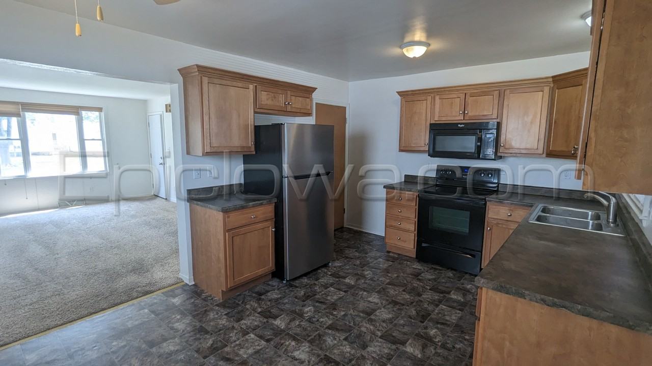 920 F Ave Nw #1 - Photo 2 of 14