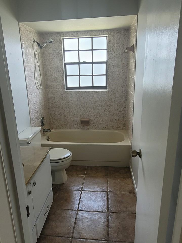 1104 Beatrice Ave #1 - Photo 6 of 10