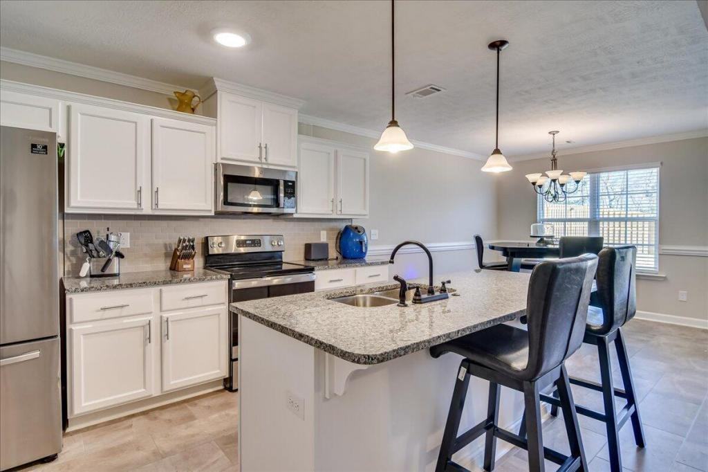 934 Mulford Loop - Photo 3 of 17