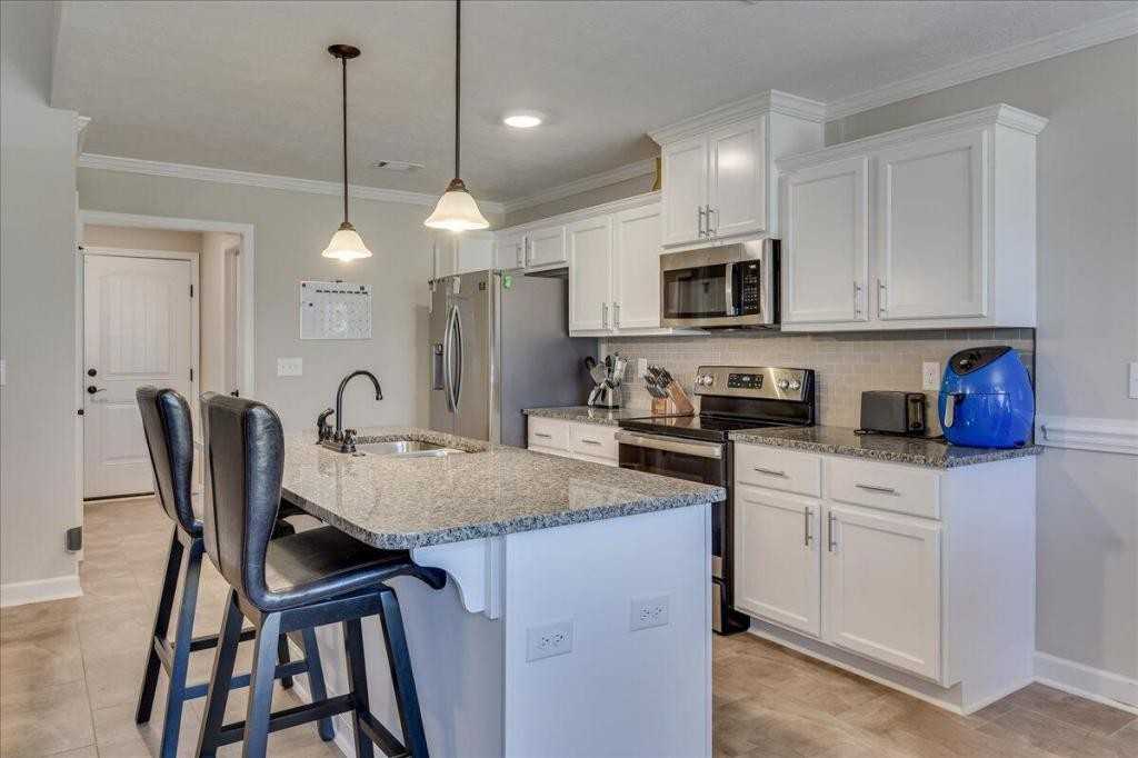 934 Mulford Loop - Photo 4 of 17