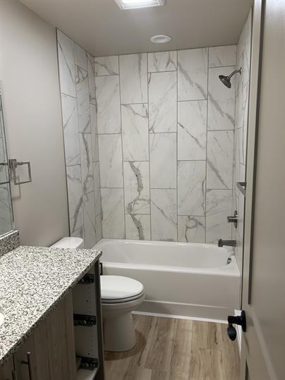 1113 E St #B - Photo 3 of 9