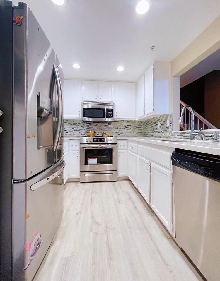 2441 Vista Del Mar - Photo 3 of 10