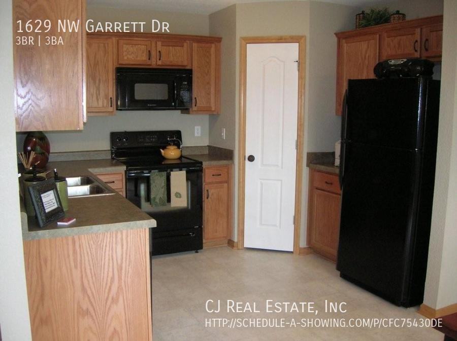 1629 Nw Garrett Dr - Photo 2 of 9