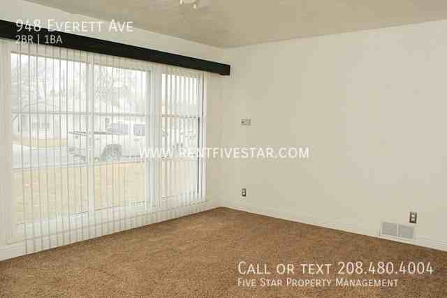 948 Everett Ave - Photo 2 of 10