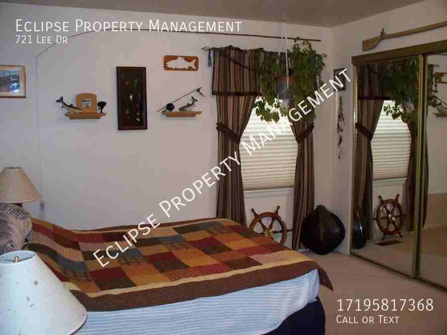 721 Lee Dr - Photo 3 of 13