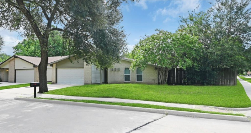 2239 Fairgreen Dr - Photo 2 of 23