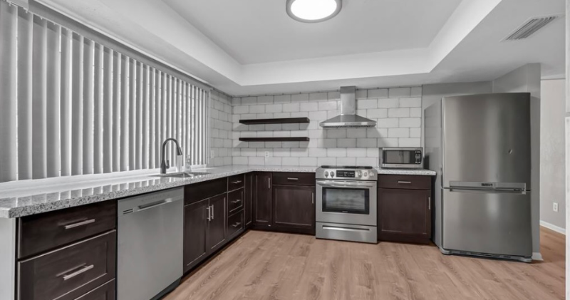 2239 Fairgreen Dr - Photo 7 of 23