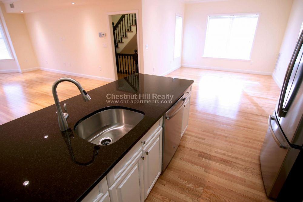 15 Langdon St #2B