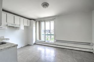 402 Av Copernic #7 - Photo 1 of 1