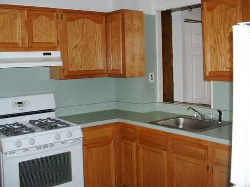 912 S Clinton St - Photo 3 of 9