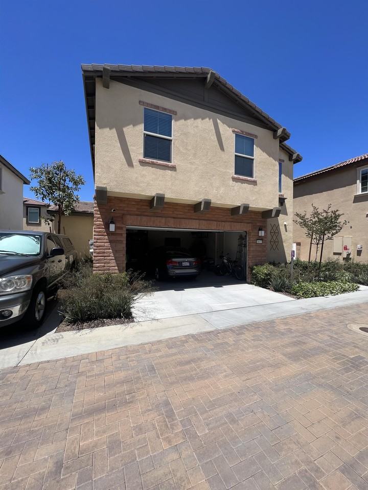 30437 Village Terrace Dr #1 - Photo 6 of 26