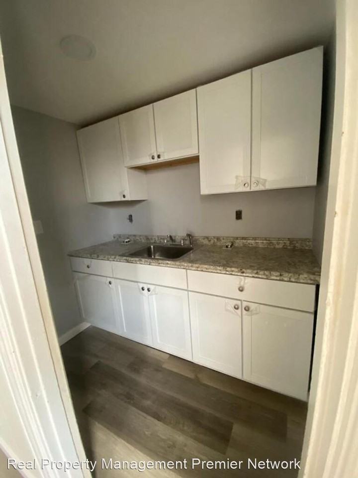 94-96 Ashland St - Photo 2 of 12