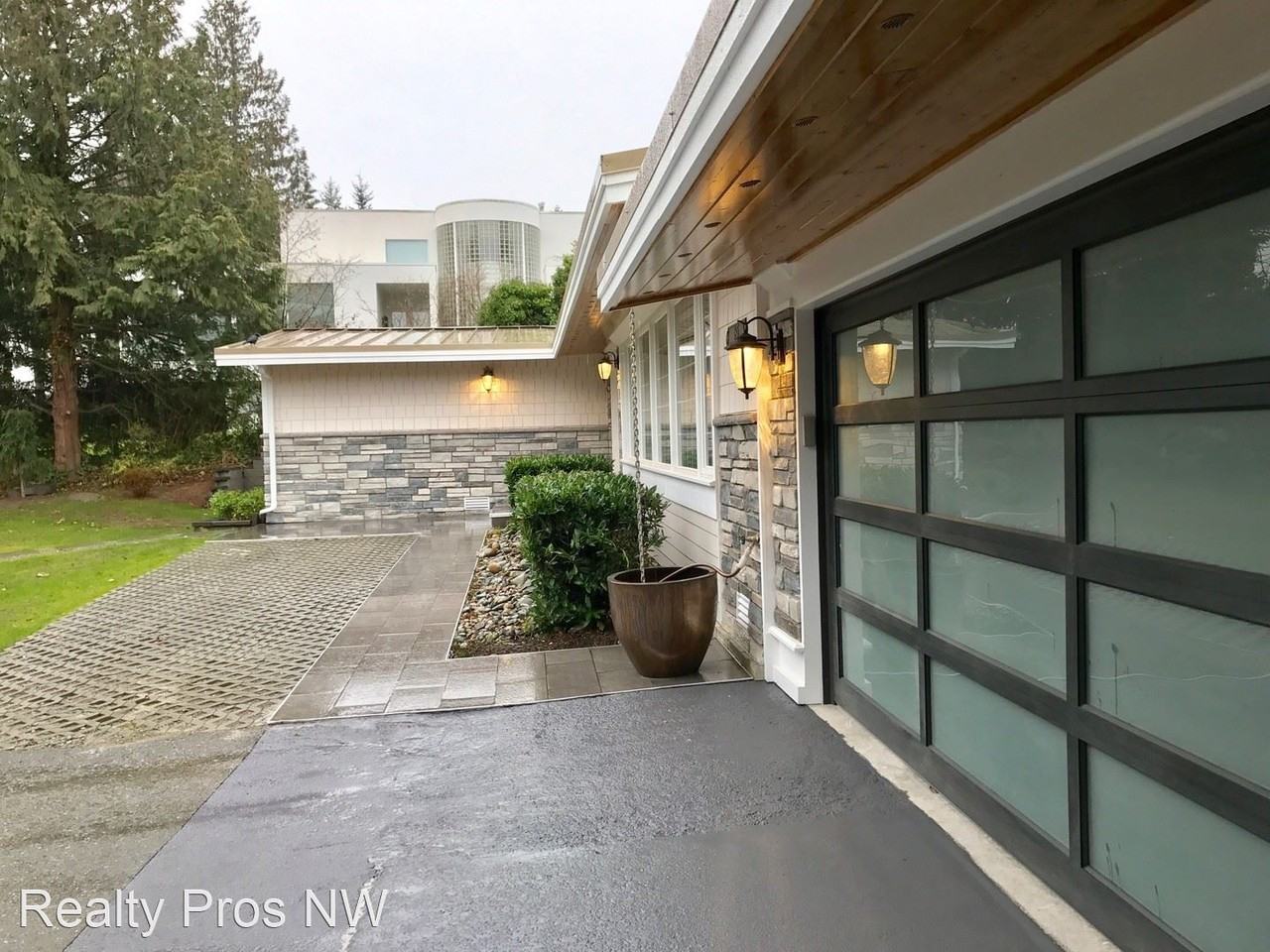 1845 Evergreen Point Rd - Photo 2 of 20