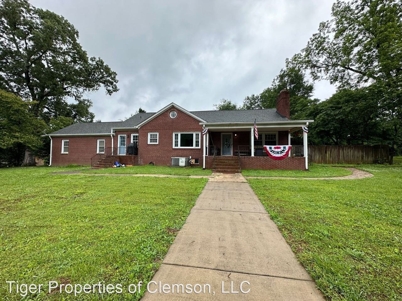 208 Gaines St - Photo 2 of 25