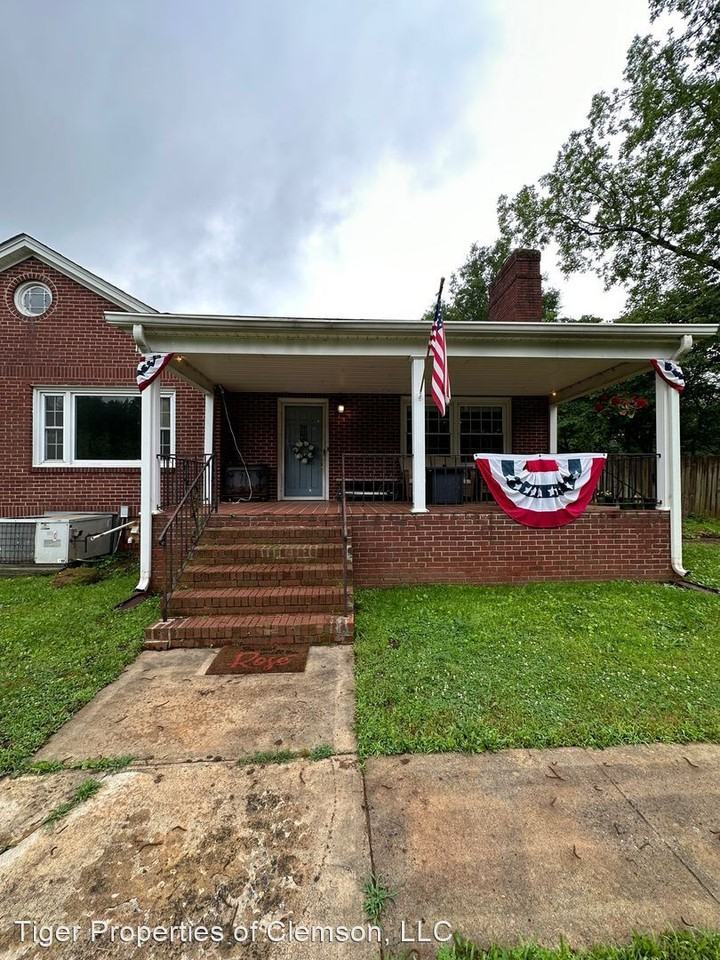 208 Gaines St - Photo 3 of 25