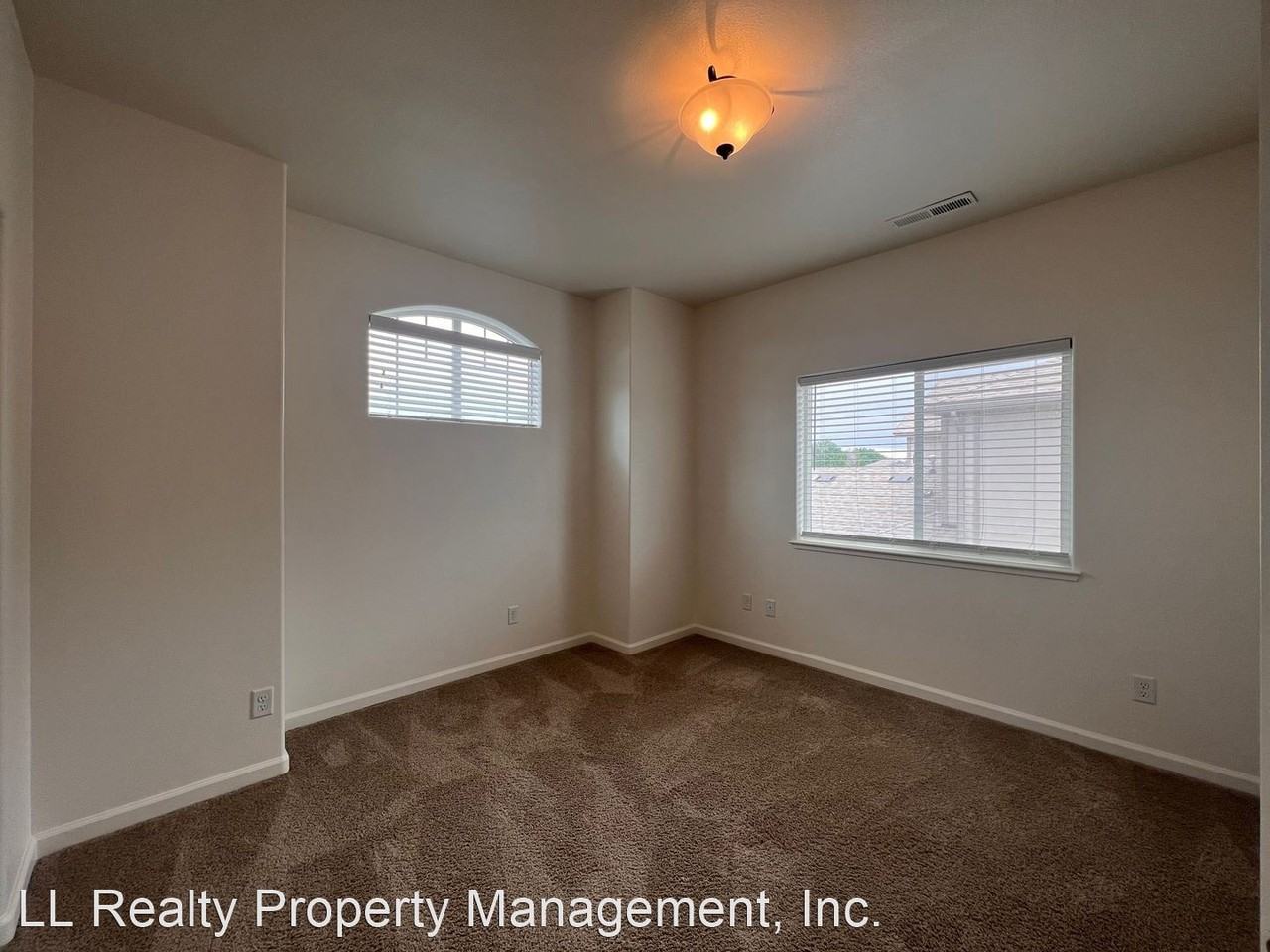 2283 Hayfield Ln - Photo 2 of 27