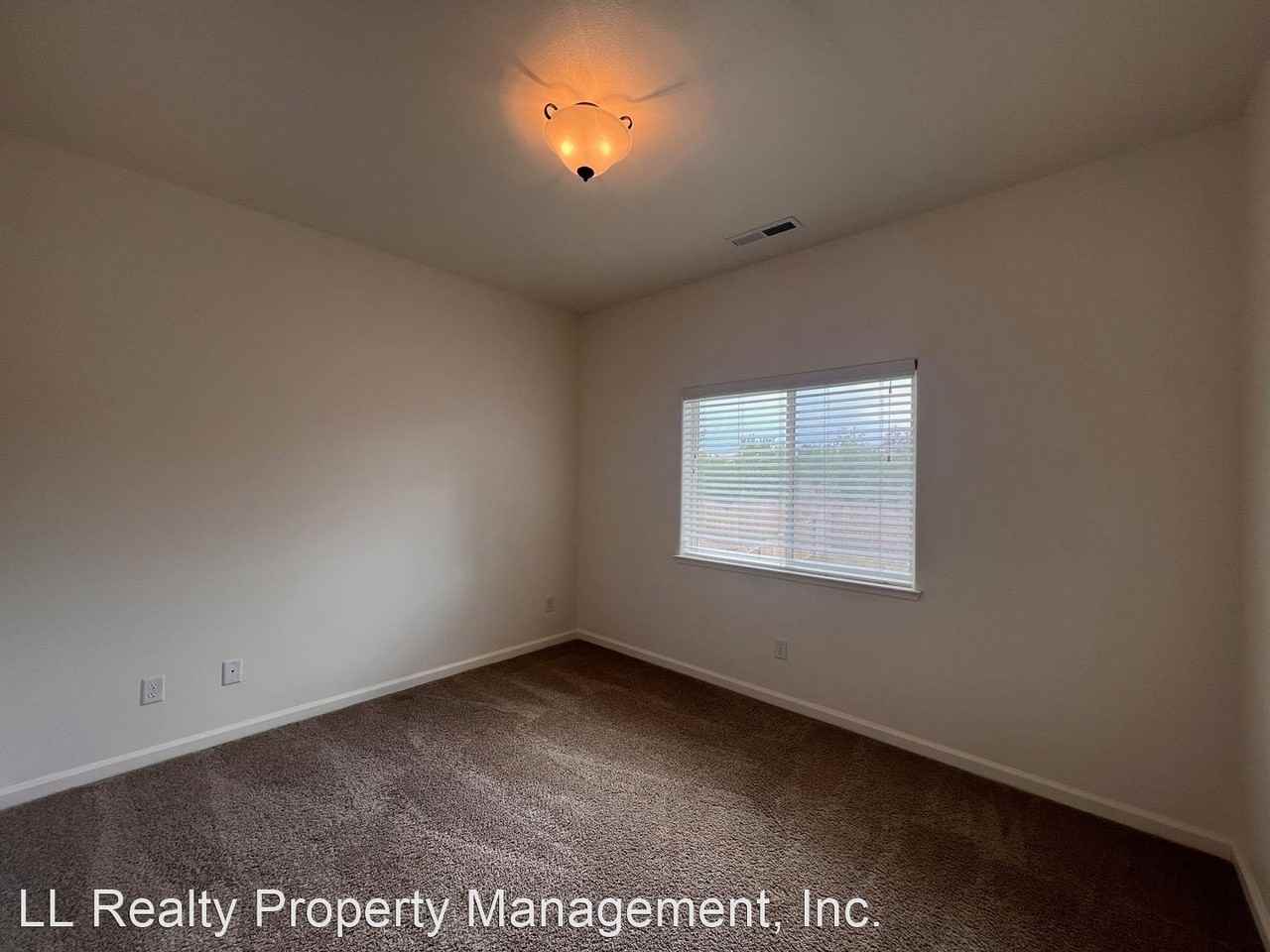 2283 Hayfield Ln - Photo 3 of 27