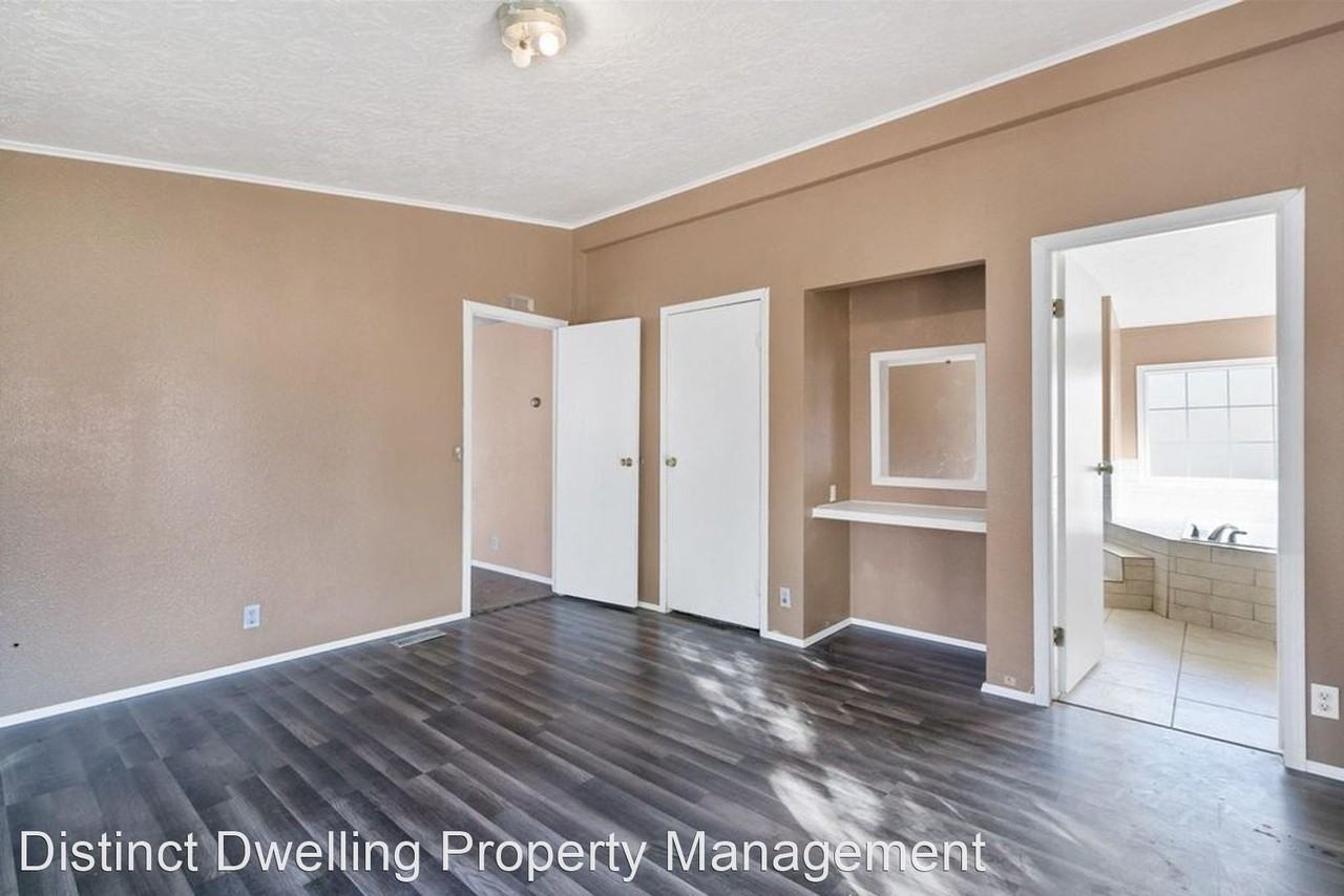 541 NE 7th St. - Photo 2 of 4
