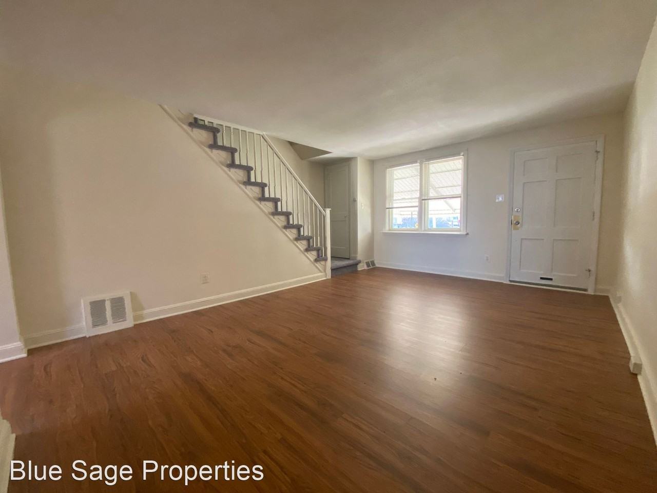 319 S Church St - Photo 3 of 23