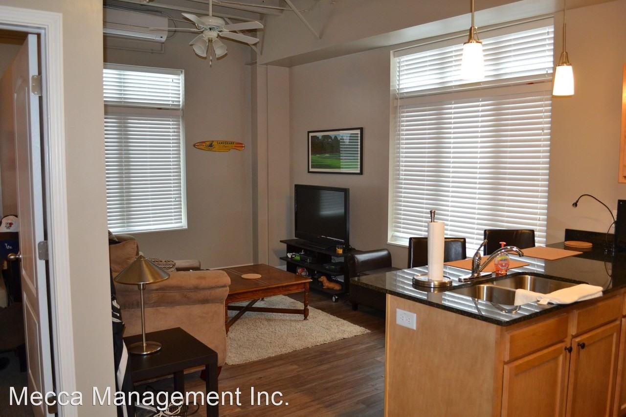 215 E Wooster - Photo 2 of 9