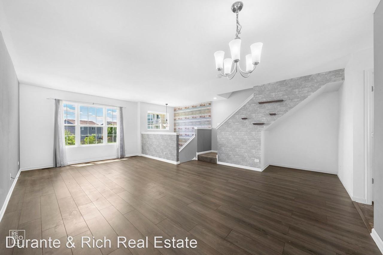 1655 Ruby Dr - Photo 3 of 11