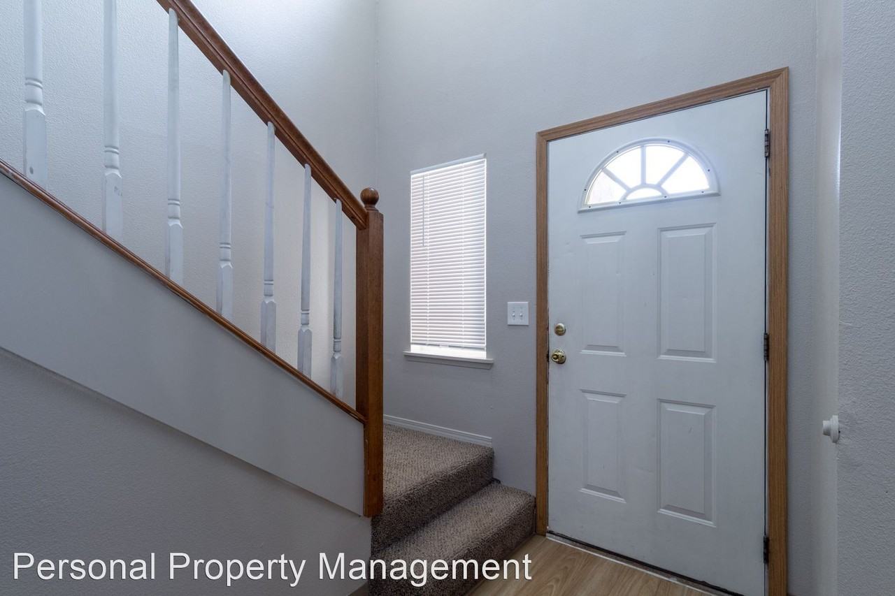 256 Se Weir St - Photo 2 of 18