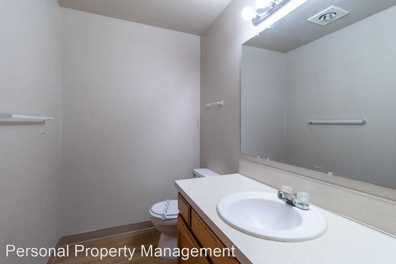 256 Se Weir St - Photo 3 of 18