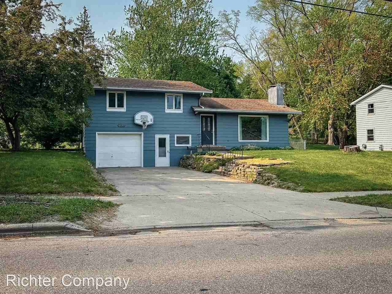 230 E Division St - Photo 2 of 38