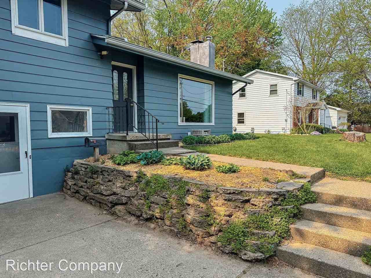 230 E Division St - Photo 3 of 38