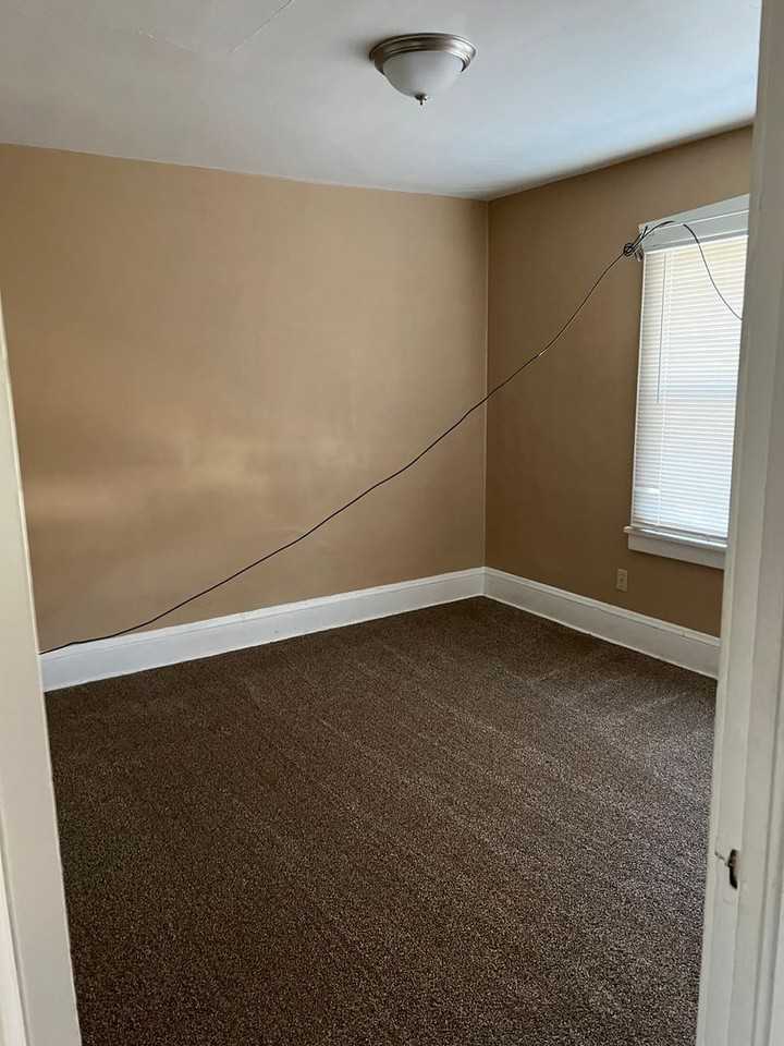 310 Baldwin Ave - Photo 3 of 5