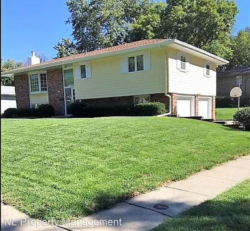 2267 S 133rd Ave - Photo 2 of 11