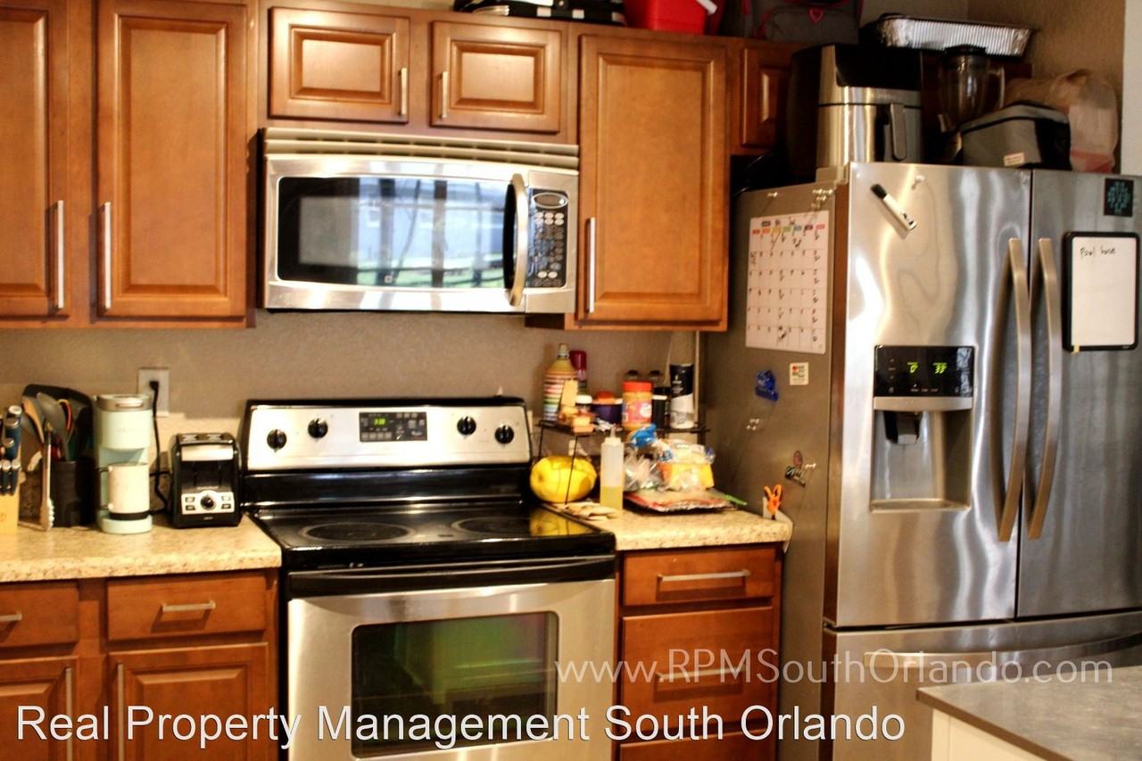 7008 Willoughby Ln - Photo 2 of 30