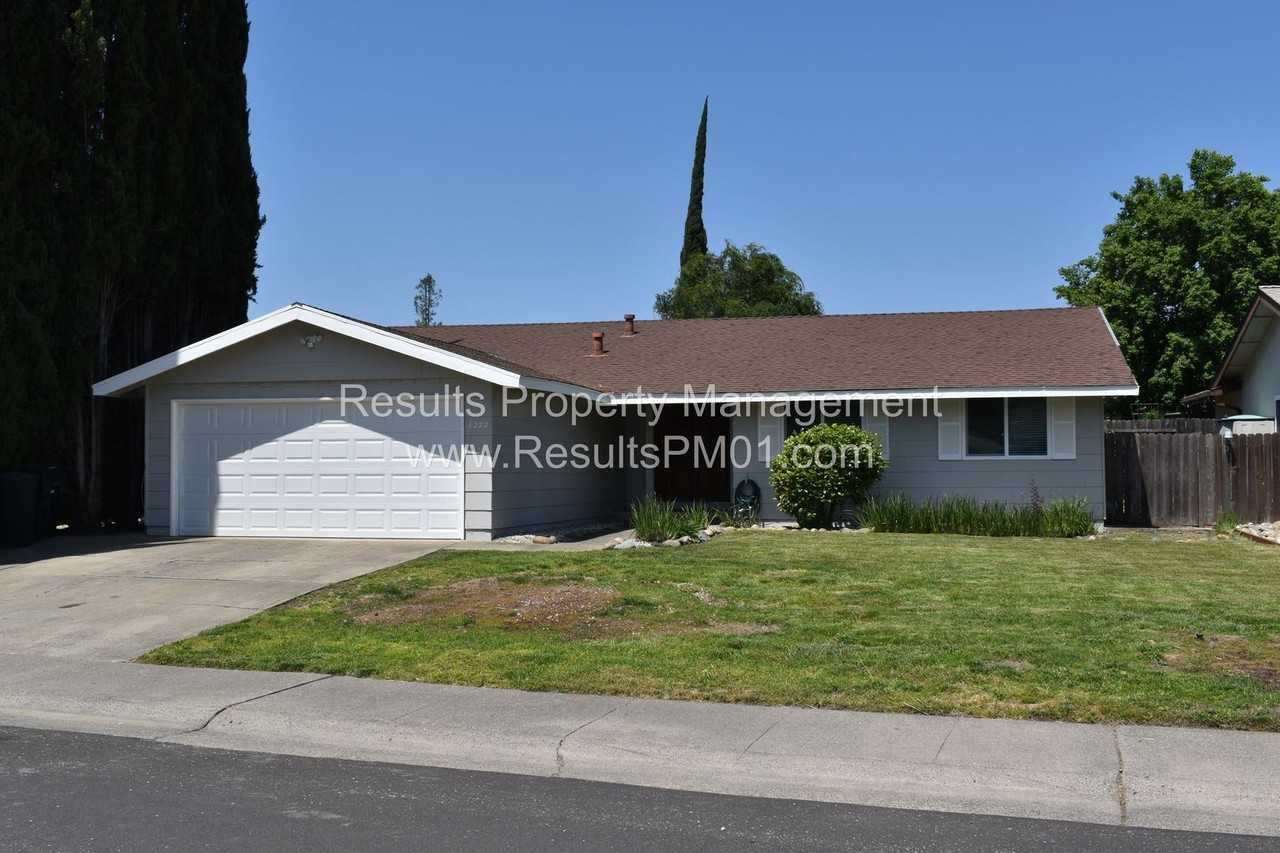 1222 Cresthaven Dr - Photo 2 of 10