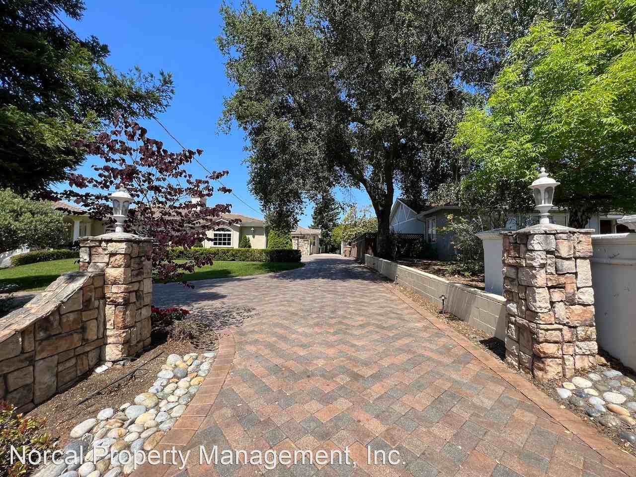 1425 Villa Dr - Photo 3 of 50