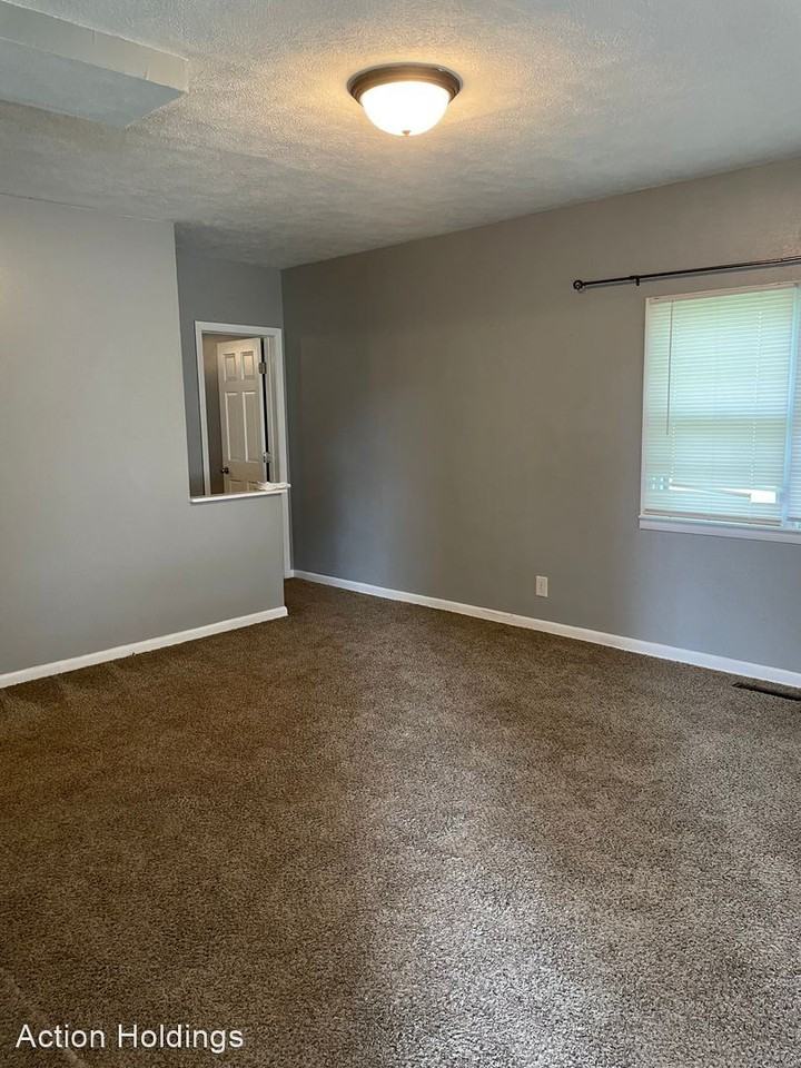 207 O St - Photo 2 of 12