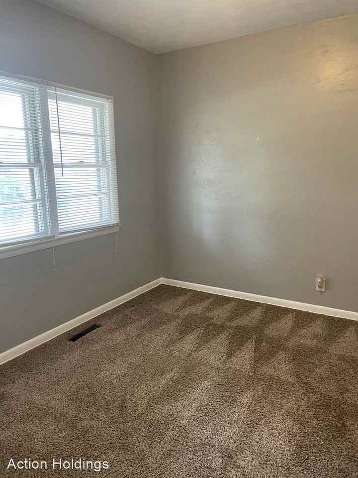 207 O St - Photo 3 of 12