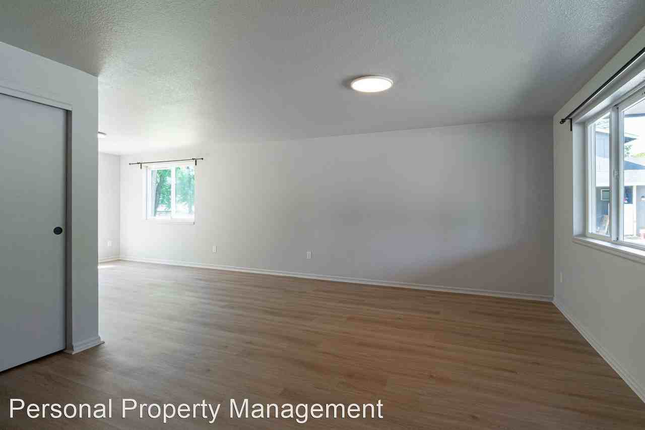 843 14th St - Photo 3 of 15