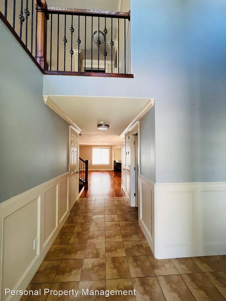 12607 Ne 27th Way - Photo 2 of 19