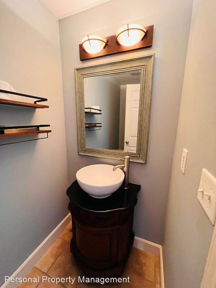 12607 Ne 27th Way - Photo 3 of 19