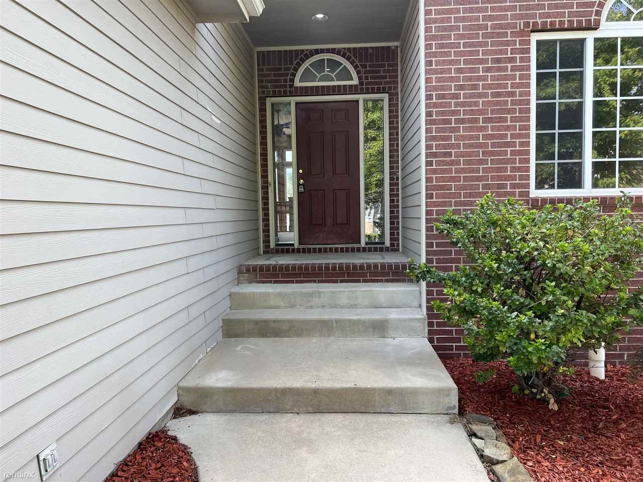1314 N Valley Ct - Photo 2 of 12