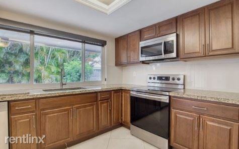 8651 Sunset Strip - Photo 2 of 9