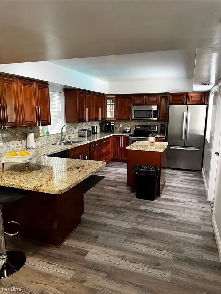 3201 Sw 21st St - Photo 2 of 11