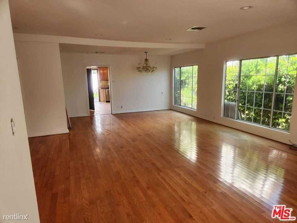 922 S Bundy Dr - Photo 3 of 10